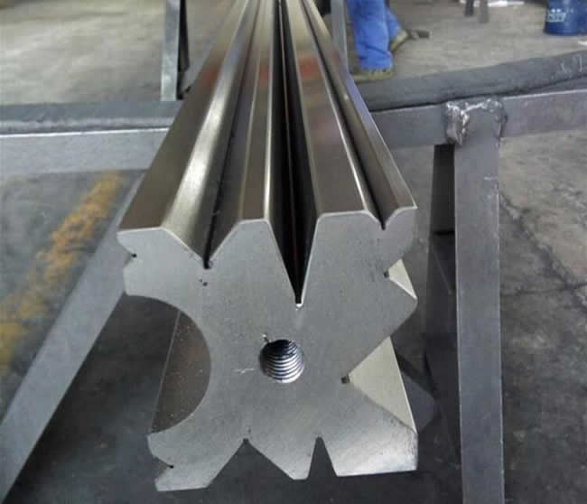 ?合肥模具廠工作人員闡述：如何安裝折彎機模具需注意的五個問題